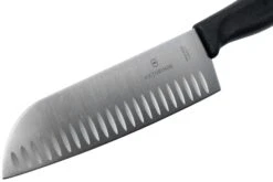 Victorinox SwissClassic 6.8523.17G Santoku Avec Alvéoles 17 Cm, Noir -Cuisine Couteaux Magasin VT6 8523 17G 03 victorinox
